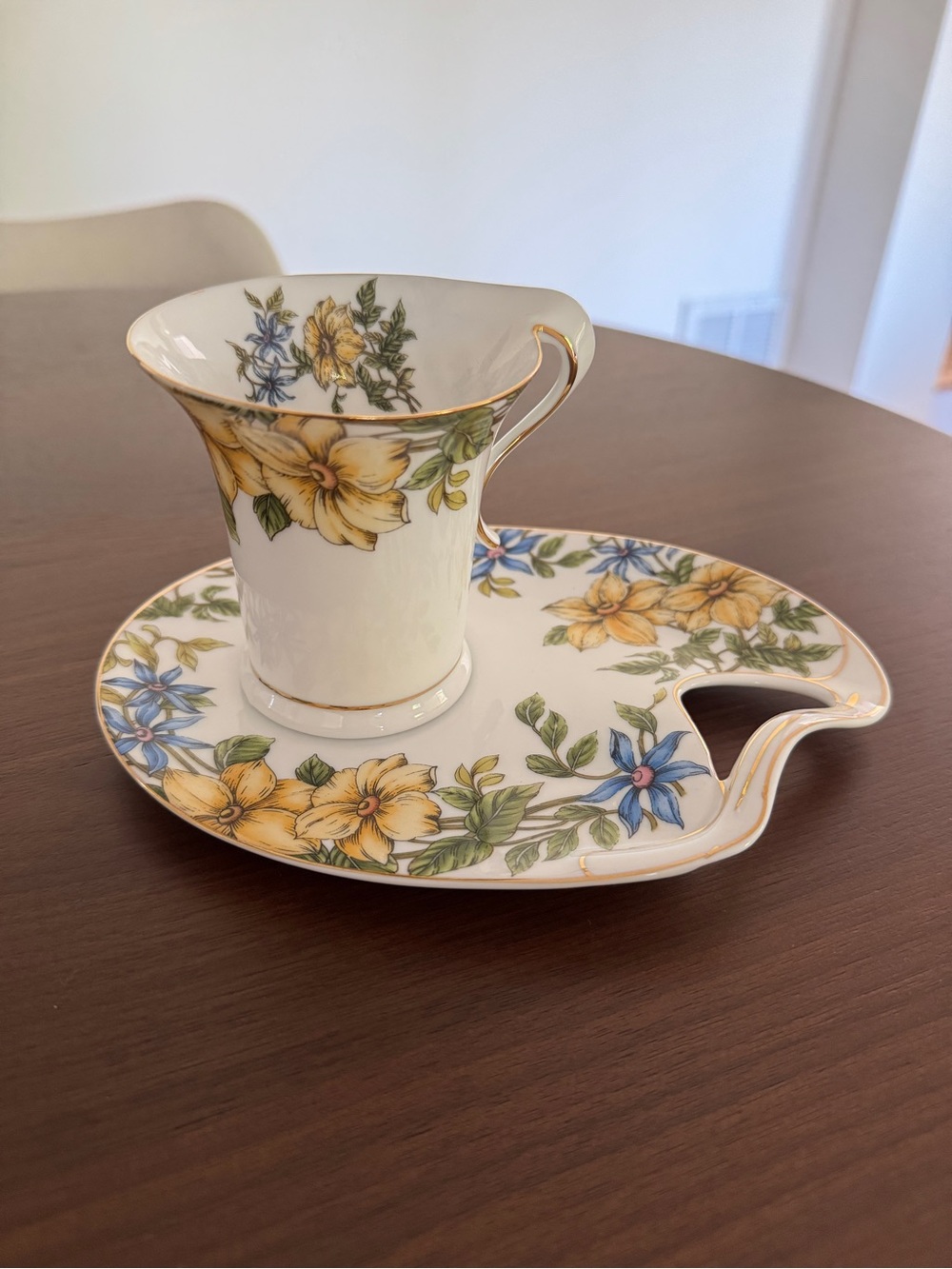 The Leonardo Collection Vintage Fine Porcelain Tea Cup and Tray Plate Set